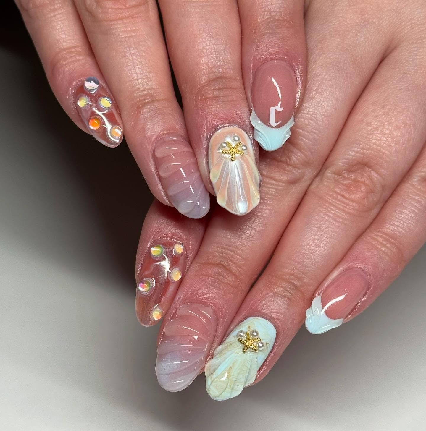 6. Iridescent Shells and Starfish Glam Nails (Beach Nail Ideas)