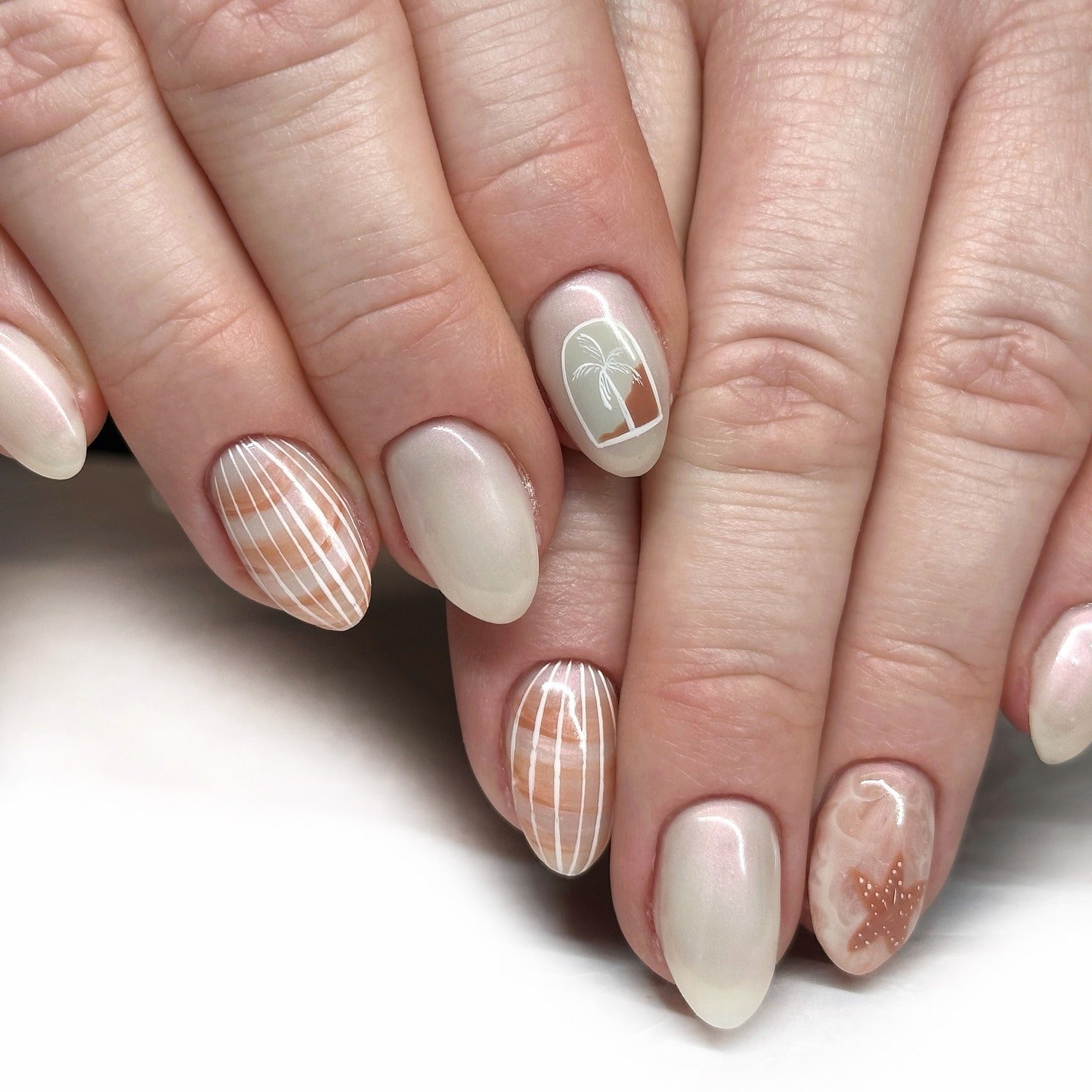 9. Palm Tree Sunset-Inspired Nails (Beach Nail Ideas)