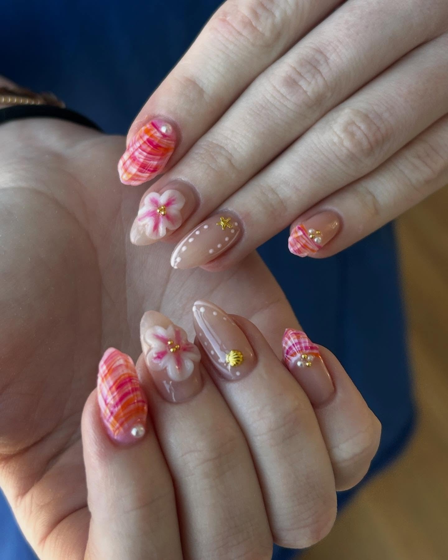 19. Plaid Beach Charm Nails (Beach Nail Ideas)