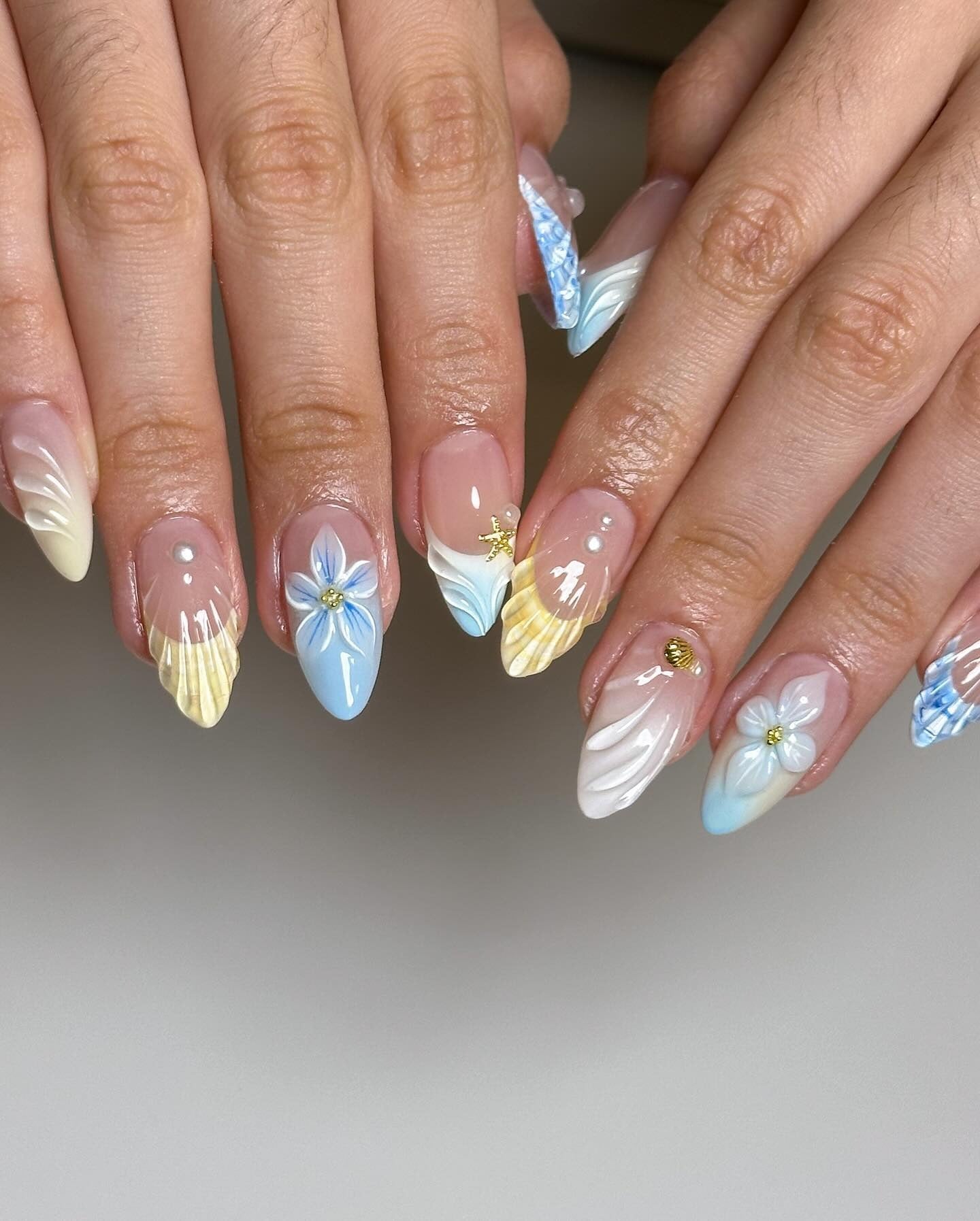 20. Golden Shoreline Floral Nails (Beach Nail Ideas)