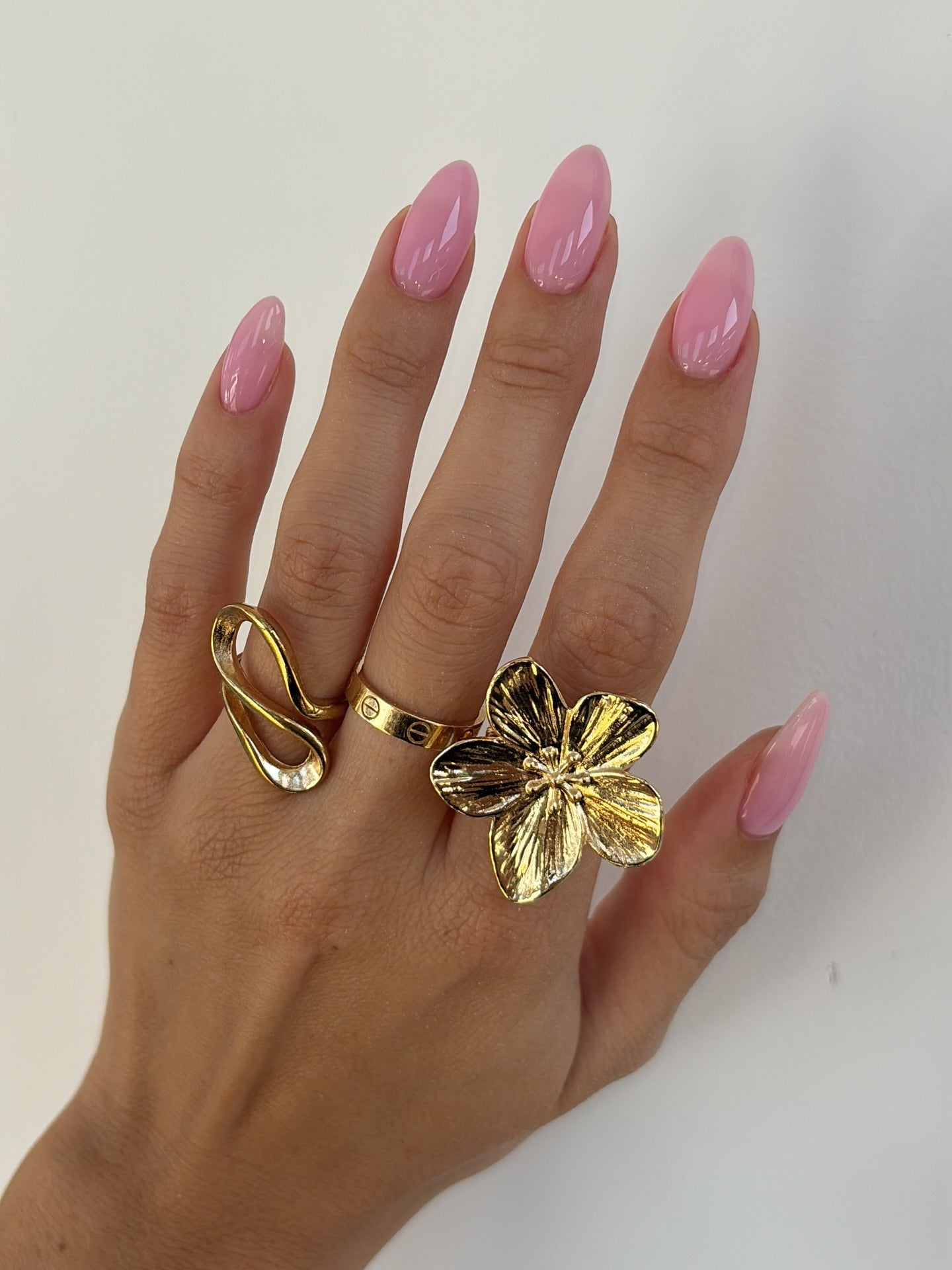 11. Glossy Almond Light Pink Nails (Light Pink Nail Ideas)
