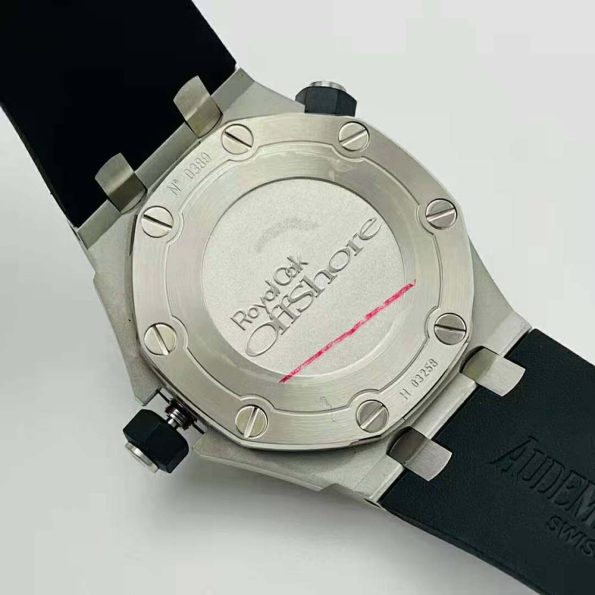 Audemars-Piguet-Men-Royal-Oak-Offshore-Diver-42-mm-in-Stainless-Steel-Black-8.jpg