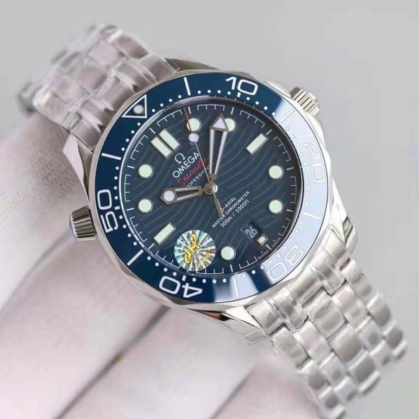 Omega-Men-Seamaster-Diver-300M-Co‑Axial-Master-Chronometer-42-mm-in-Stainless-Steel-Blue-2.jpg