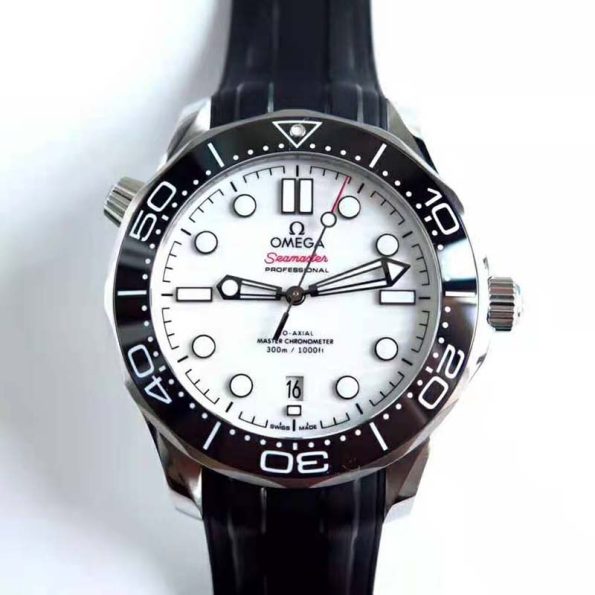 Omega-Men-Seamaster-Diver-300M-Co‑Axial-Master-Chronometer-42-mm-in-Steel-White-2.jpg