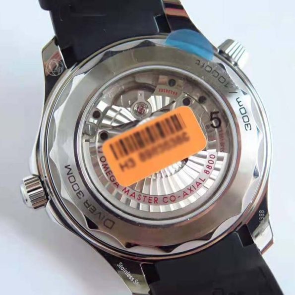 Omega-Men-Seamaster-Diver-300M-Co‑Axial-Master-Chronometer-42-mm-in-Steel-White-8.jpg