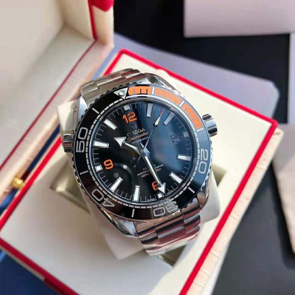 Omega-Men-Seamaster-Planet-Ocean-600M-Co‑Axial-Master-Chronometer-43.5-mm-in-Steel-Black-4.jpg