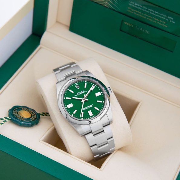 Rolex-Oyster-Perpetual-41mm-green-Dial1.jpg