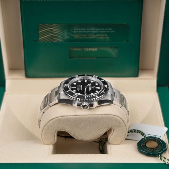 Rolex-Submariner-41mm-No-Date-Black-Dial-Oyster5.jpg
